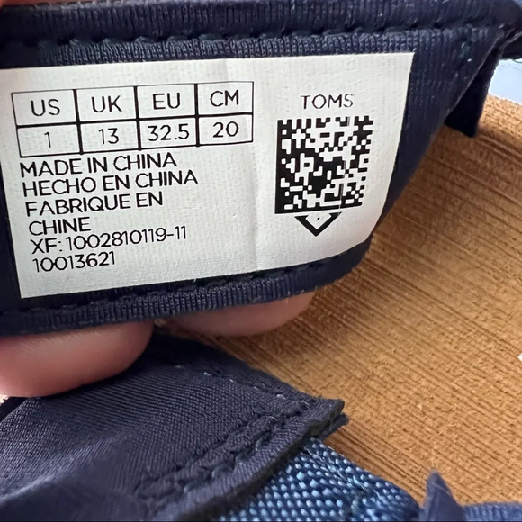 TOMS Navy Ray Patterned Velcro Sandals size US 1 - Picture 5 of 9